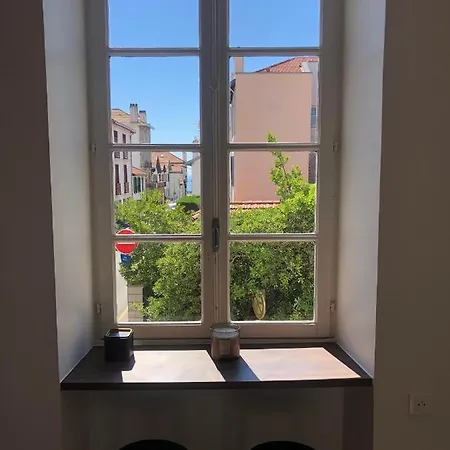 Bel Appartement, Offrant Calme Et Luminosite, Proche Cote Des Basques * Биарриц